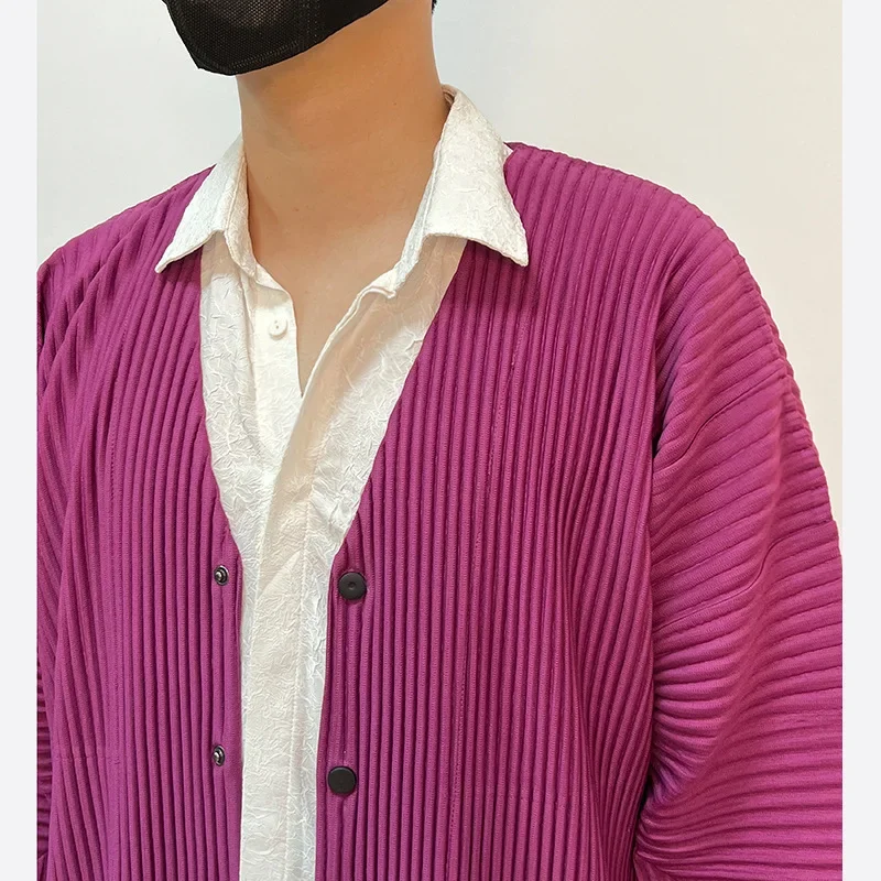 Miyake Плиссированное осеннее новое Мужское пальто-кардиган в вертикальную полоску с V-образным вырезом, Корейская модная мужская верхняя куртка премиум-класса