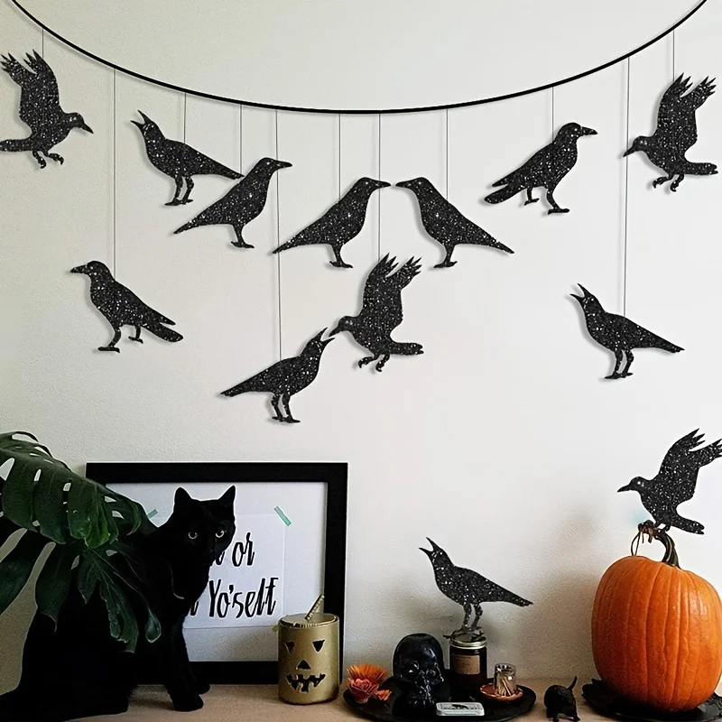 Блестящие черные вороны украшают готические деревья на Хэллоуин, развешивают баннеры с изображением птиц; Принадлежности для вечеринок, украшения на Хэллоуин