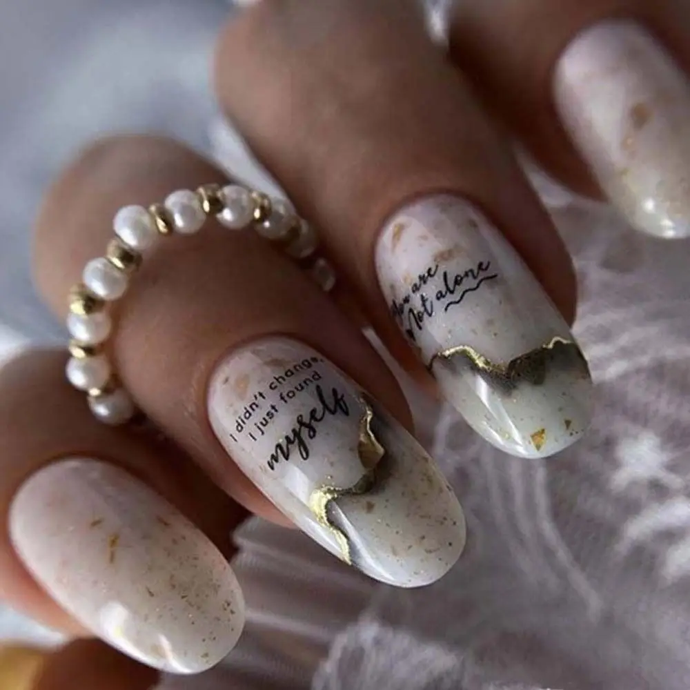 Самоклеящиеся Аксессуары для маникюра неправильной формы с бронзовым покрытием Наклейки для ногтей с английскими буквами Украшения для ногтей Мраморные наклейки для ногтей
