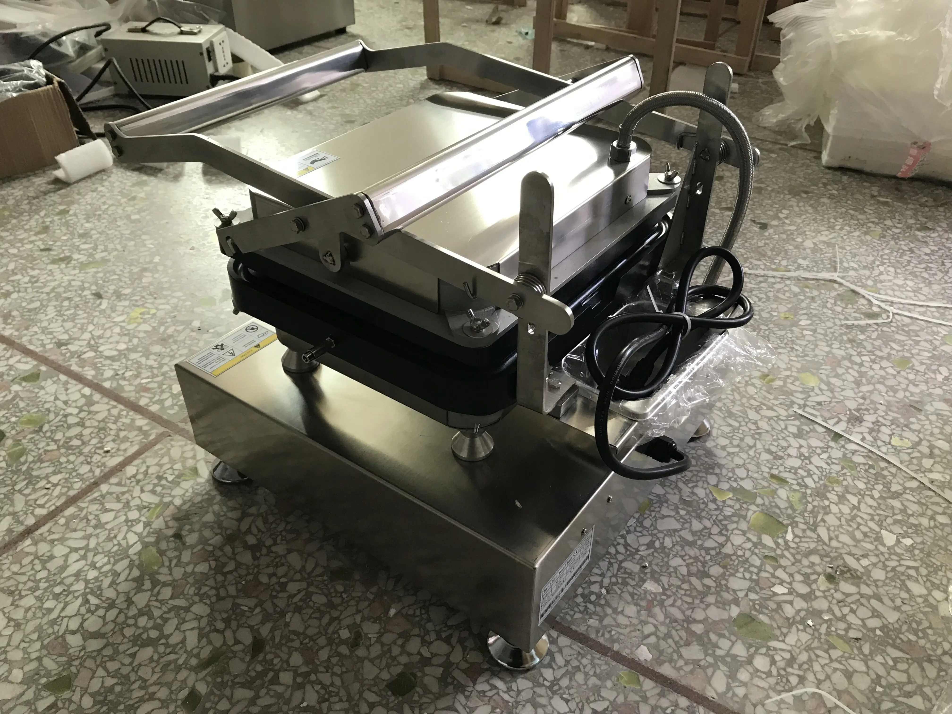 Модель 836 Коммерческая машина для выпечки тарталеток 110V 220V с 30 отверстиями, сменные формы / производитель сырных тарталеток